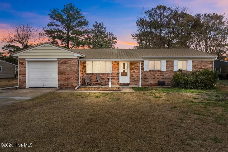 401 Ramsey Drive, Jacksonville, NC 28540 — 4-bedroom home in Shamrock Village, Jacksonville, NC, photo 1 of 55: Front Ramsey