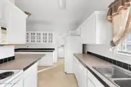 1155 Highway 101, Beaufort, NC 28516 — 3-bedroom home, Beaufort, NC, photo 12 of 37: Kitchen