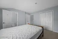 65 Quarterdeck Townes, New Bern, NC 28562 — 3-bedroom townhome in River Bend, New Bern, NC, photo 20 of 33: Primary Bedroom