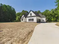 917 Maggie Lane, Elizabeth City, NC 27909 — 4-bedroom waterfront home in Newbegun Land, Elizabeth City, NC, photo 4 of 63: CAM06278G6-PR0047-STILL003