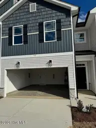 27 Joyner Park Drive, Rocky Mount, NC 27803 — 3-bedroom townhome in Joyner Park, Rocky Mount, NC, photo 3 of 27: IMG_5269