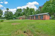 300 Walnut Drive, Jacksonville, NC 28540 — 3-bedroom home in Kenwood Homes, Jacksonville, NC, photo 2 of 32