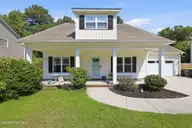 402 Satterfield Drive, New Bern, NC 28560 — 4-bedroom home in Satterfield, New Bern, NC, photo 2 of 42: 2-web-or-mls-0C0A1638_edit