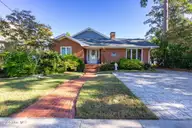 1804 River Drive, New Bern, NC 28560 — 4-bedroom waterfront home in Riverside, New Bern, NC, photo 2 of 52: 56-web-or-mls-DSC08834