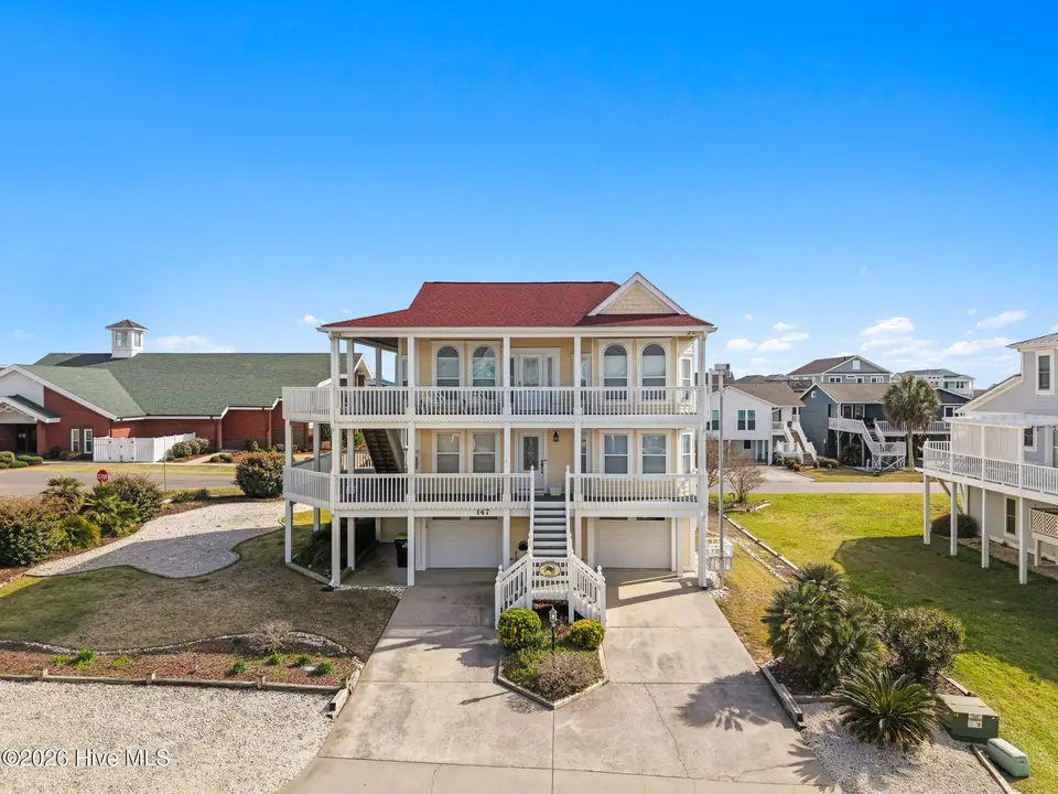 147 Yacht Watch Drive, Holden Beach, NC 28462 — 3-bedroom home in Yacht Watch, Holden Beach, NC, photo 1 of 71: 3-web-or-mls-cammediallc.com (11 of 72)