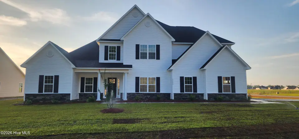 2000 Yellowfin Drive, New Bern, NC 28562 — 5-bedroom home in Bluewater Rise, New Bern, NC, photo 1 of 7