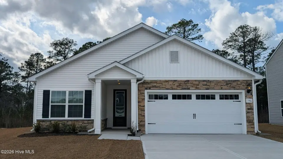 146 S Umbrella Palm Drive, Hampstead, NC 28443 — 3-bedroom home in Southwater Village, Hampstead, NC, photo 1 of 16: 146 Umbrella Palm