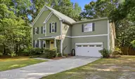 310 Bayshore Drive, Wilmington, NC 28411 — 4-bedroom waterfront home in Bayshore Estates, Wilmington, NC, photo 3 of 56: 2_310_bayshore_dr_002