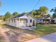 206 N Poplar Street E, New Bern, NC 28560 — 2-bedroom home in Oakside, New Bern, NC, photo 1 of 14: listing_0