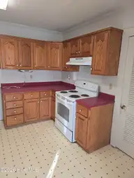 201 N Southerland Street, Mount Olive, NC 28365 — 3-bedroom home, Mount Olive, NC, photo 4 of 22
