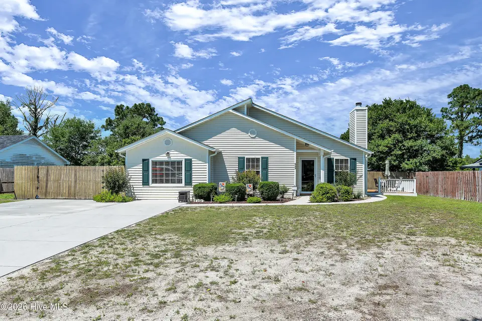 622 Sand Ridge Road, Hubert, NC 28539 — 3-bedroom home in Queens Creek, Hubert, NC, photo 1 of 44