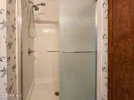 107 Bluebird Drive, Elizabeth City, NC 27909 — 3-bedroom manufactured home in Halls Creek Village, Elizabeth City, NC, photo 14 of 21: Primary Bathroom