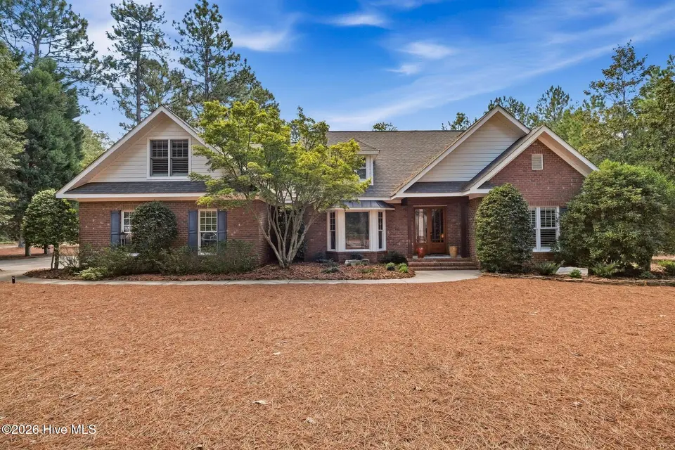 10 Ashkirk Drive, Pinehurst, NC 28374 — 5-bedroom home in Pinewild CC, Pinehurst, NC, photo 1 of 66: 1_DSCF6333
