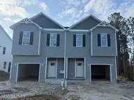 117 Crab Claw Spit Lane, Jacksonville, NC 28546 — 3-bedroom townhome in Towne Pointe, Jacksonville, NC, photo 2 of 43: IMG_2575
