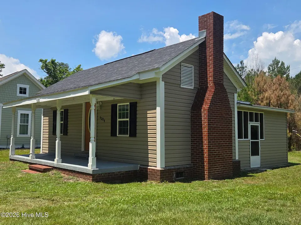 4324 N Nc Highway 53 E, Burgaw, NC 28425 — 2-bedroom home, Burgaw, NC, photo 1 of 18