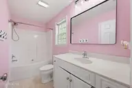 128 Bermuda View, New Bern, NC 28560 — 3-bedroom waterfront home in Carolina Pines, New Bern, NC, photo 19 of 42: Master Bathroom