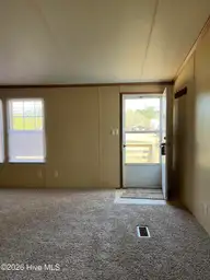 179 Aberdeen Lane, Jacksonville, NC 28540 — 3-bedroom manufactured home in Aberdeen Acres, Jacksonville, NC, photo 7 of 30: IMG_2653