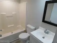 660 Seashell Drive, Kinston, NC 28504 — 4-bedroom manufactured home, Kinston, NC, photo 24 of 24: Hall bath