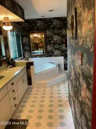 4500 Saint Andrews Drive N, Wilson, NC 27896 — 4-bedroom home in Country Club Colony, Wilson, NC, photo 21 of 33: Nook MainBath
