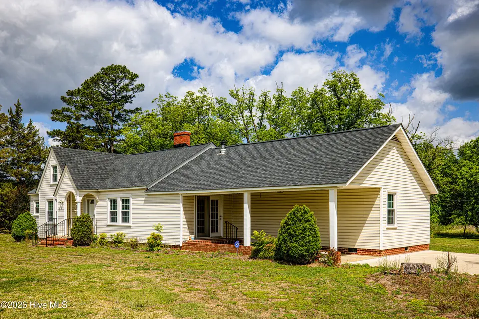 10581 E Nc 42 Highway, Middlesex, NC 27557 — 3-bedroom home, Middlesex, NC, photo 1 of 38: HN9A7342_pro_2500x1667