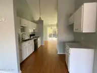 201 Wyndham Circle B, Greenville, NC 27858 — 3-bedroom home in Wesley Commons, Greenville, NC, photo 4 of 10: kitchen