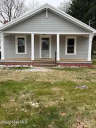 905 Chestnut Street, Tarboro, NC 27886 — 3-bedroom home, Tarboro, NC, photo 2 of 21: 905 CHESTNUT FRONT3