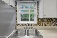 124 Leonard Drive, New Bern, NC 28560 — 4-bedroom home in The Oaks, New Bern, NC, photo 6 of 27