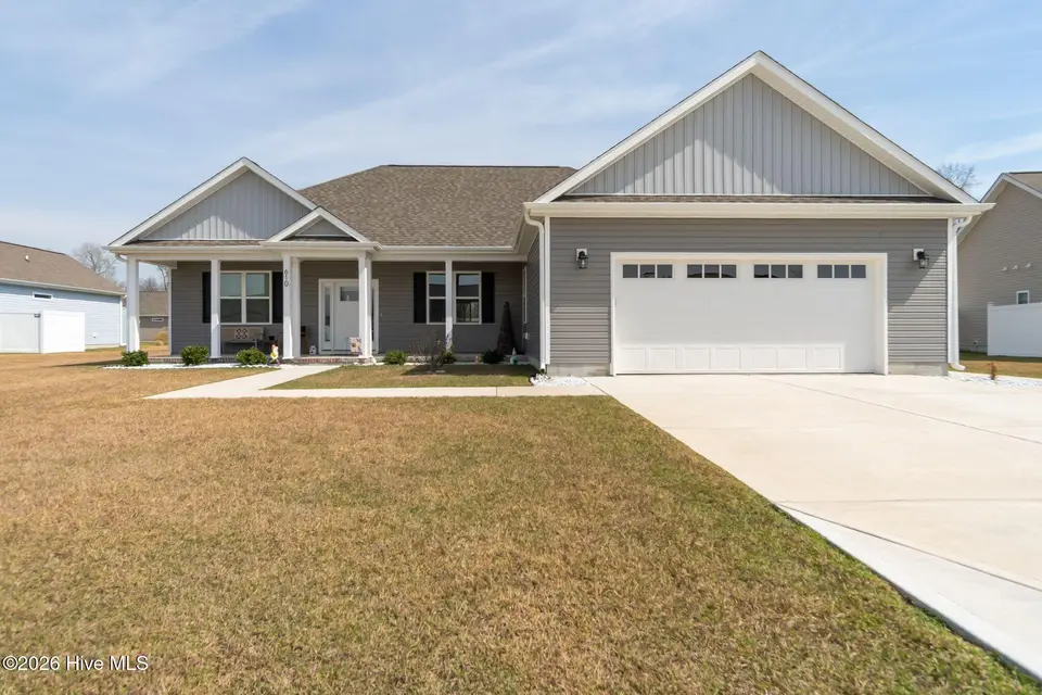 610 Bright Harvest Drive, Maysville, NC 28555 — 3-bedroom home in Batchelors Cove, Maysville, NC, photo 1 of 33: Front of 610 Bright Harvest