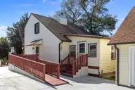 131 Purdie Drive, Emerald Isle, NC 28594 — 3-bedroom home in Oakland Hills, Emerald Isle, NC, photo 11 of 51: 131 Purdie Drive