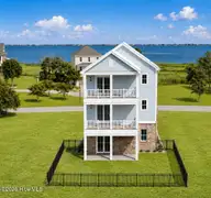 746 Cannonsgate Drive, Newport, NC 28570 — 5-bedroom waterfront home in Cannonsgate, Newport, NC, photo 3 of 56: ae0d15f1-af51-4347-9eb3-b9da6cdfb7a0