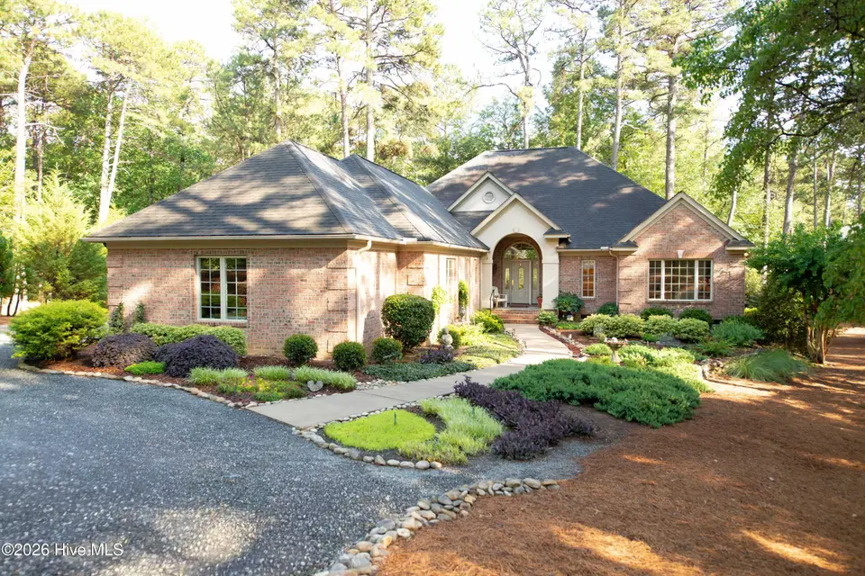 18 Oxton Circle, Pinehurst, NC 28374 — 3-bedroom home in Pinewild CC, Pinehurst, NC, photo 1 of 78: DSC_4941