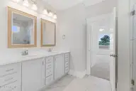 119 Windswept Lane, Beaufort, NC 28516 — 3-bedroom home in Beaufort Club, Beaufort, NC, photo 12 of 42: Primary Bath