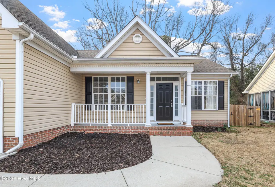 113 Sweet Briar Court, New Bern, NC 28562 — 3-bedroom home in The Meadows, New Bern, NC, photo 1 of 51: IMG_1177