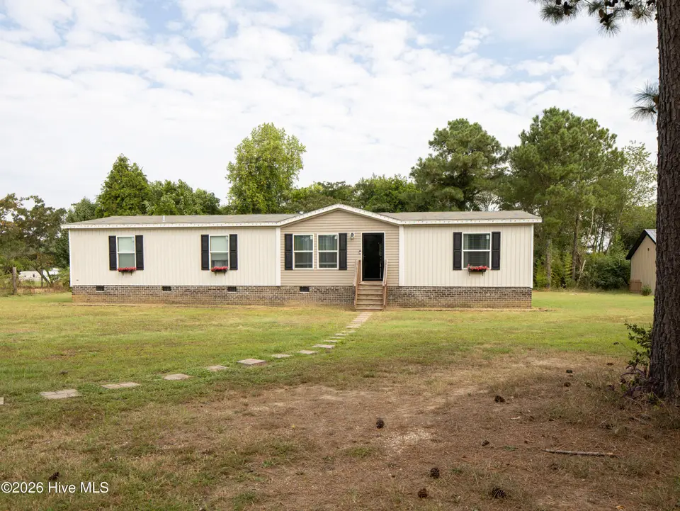 107 Lori Lane, Dunn, NC 28334 — 4-bedroom manufactured home, Dunn, NC, photo 1 of 31: HOME