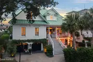 6 Jasmine Place, Wrightsville Beach, NC 28480 — 4-bedroom home in Shore Acres, Wrightsville Beach, NC, photo 5 of 53: 6 Jasmine Place (5)