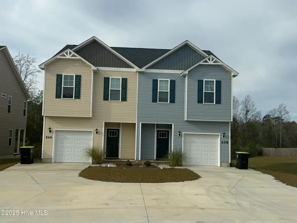110 Crab Claw Spit Lane, Jacksonville, NC 28546 — 3-bedroom townhome in Towne Pointe, Jacksonville, NC, photo 1 of 43: IMG_9494