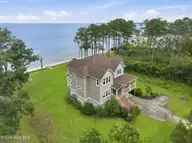 486 Sandy Point Drive, Beaufort, NC 28516 — 4-bedroom waterfront home in Sandy Point, Beaufort, NC, photo 3 of 71: 15-web-or-mls-486 Sandy Point Dr 015