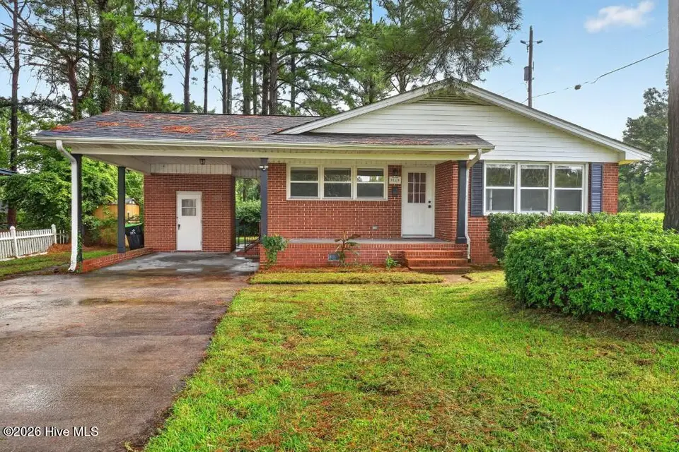 2400 N Hills Drive, New Bern, NC 28562 — 3-bedroom home in North Hills, New Bern, NC, photo 1 of 21: IMG_4687