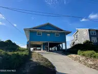 801 Ocean Drive, Emerald Isle, NC 28594 — 4-bedroom waterfront home, Emerald Isle, NC, photo 2 of 32: 2 801 Ocean Drive