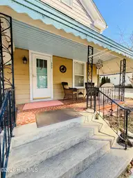 532 E 2nd Street, Washington, NC 27889 — 2-bedroom home in Historic District, Washington, NC, photo 3 of 47: IMG_3643