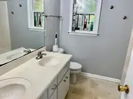 113 Gladiola Drive, New Bern, NC 28562 — 3-bedroom home in Surrey Downs, New Bern, NC, photo 8 of 12: Master bath