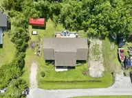 202 Willis Drive, Harkers Island, NC 28531 — 2-bedroom manufactured home, Harkers Island, NC, photo 14 of 46: 16-web-or-mls-202 Willis Dr 016_edit