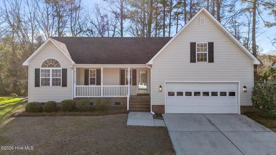 136 Leonard Drive, New Bern, NC 28560 — 4-bedroom home in The Oaks, New Bern, NC, photo 1 of 51