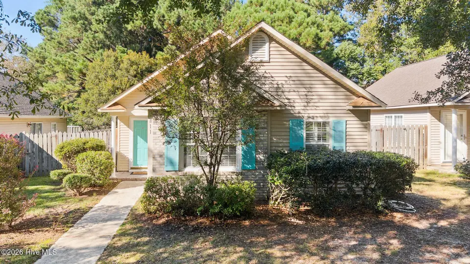 811 Grathwol Drive, Wilmington, NC 28405 — 3-bedroom home in Deerbrook Patio Homes, Wilmington, NC, photo 1 of 41: Front