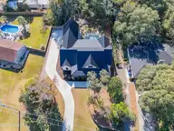 607 Harper Avenue, Carolina Beach, NC 28428 — 5-bedroom home in Heart of Carolina Beach, Carolina Beach, NC, photo 6 of 64: JklQENfk