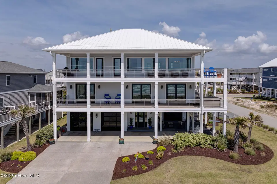 1423 N Shore Drive, Surf City, NC 28445 — 5-bedroom waterfront home in Del Mar Beach, Surf City, NC, photo 1 of 75: 1423NShoreDriveDrone-1