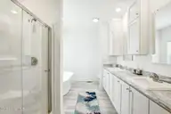 204 Nelson Street, Harkers Island, NC 28531 — 3-bedroom home in Earl Davis, Harkers Island, NC, photo 20 of 52: Principle Bath
