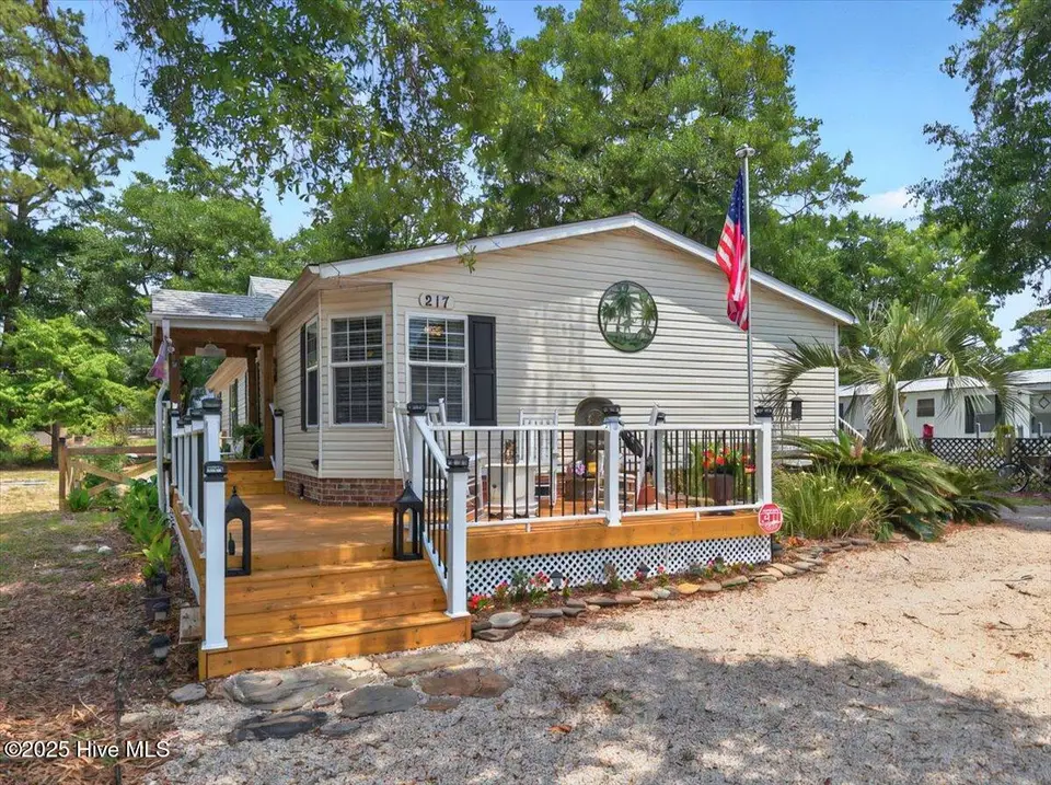 217 Magnolia Drive, Sunset Beach, NC 28468 — 3-bedroom manufactured home in Seaside Station, Sunset Beach, NC, photo 1 of 48: 01-kahunaphoto.com (12 of 48)