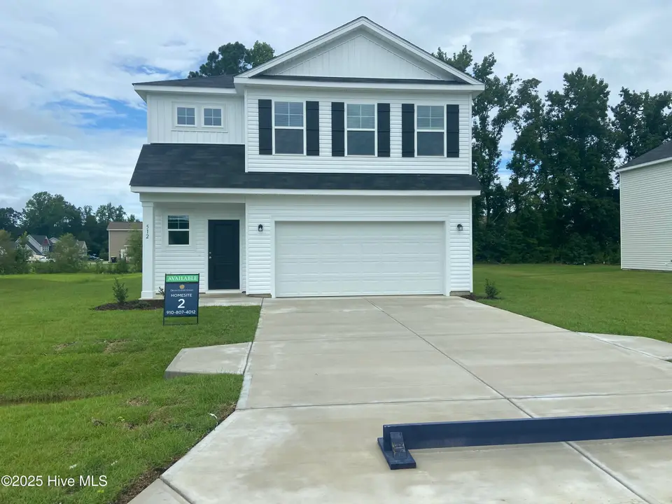 512 Sandy Hollow Drive, Jacksonville, NC 28540 — 4-bedroom home in Sandy Hollow, Jacksonville, NC, photo 1 of 7: Exterior