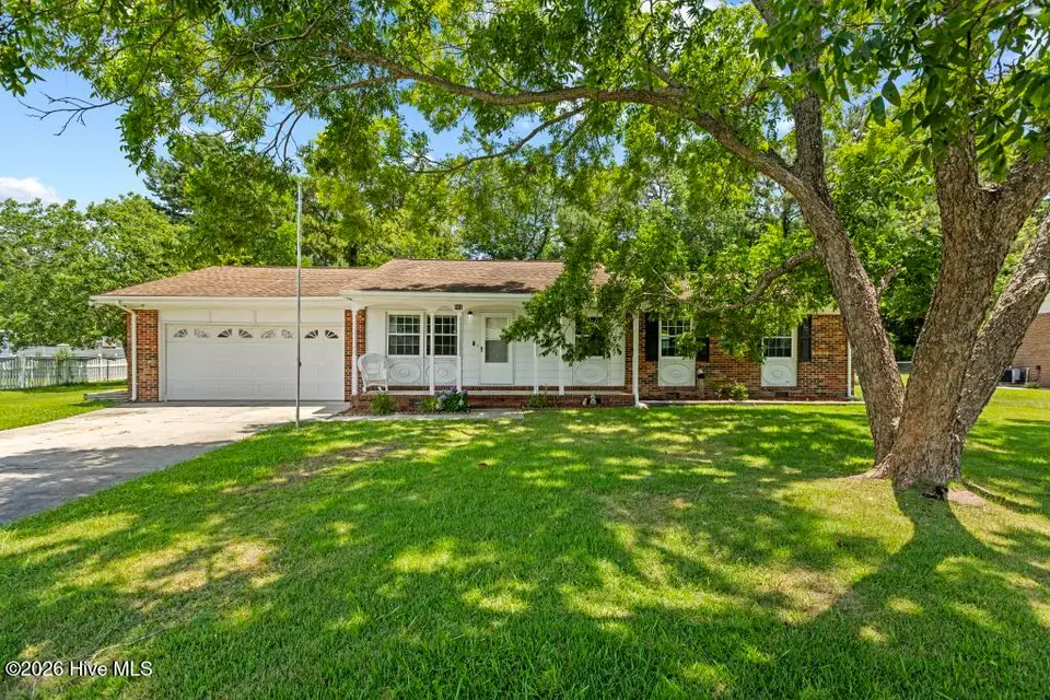 604 Oakwood Avenue, Jacksonville, NC 28546 — 4-bedroom home in Brynn Marr, Jacksonville, NC, photo 1 of 34